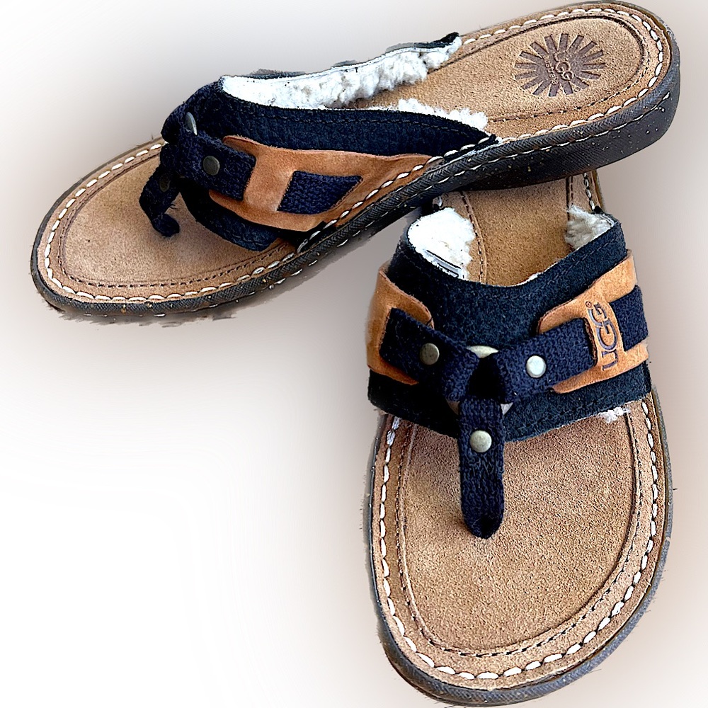 NWOT Beautiful Black and Tan Ugg womens sandals leather sheepskin fuzzy size 7